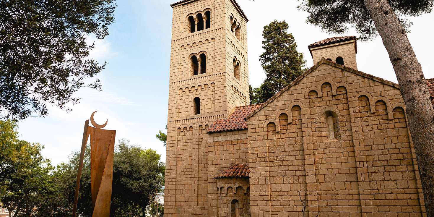 Monasterio romanico representado en el poble espanyol de barcelona